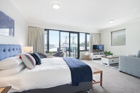 King Size Studio With Water View, Walk To The City - Southport Accommodation 0