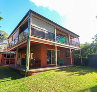 Kingfisher LakeHouse - Southport Accommodation