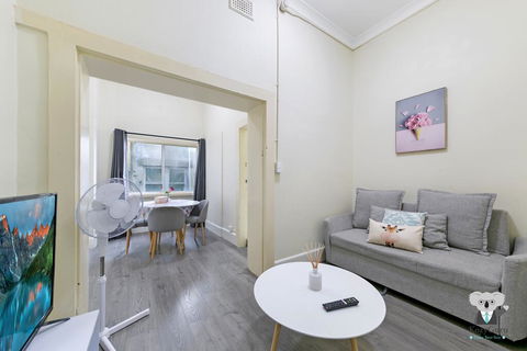 KOZYGURU Kings Cross SKY GARDEN Studio CBD - Southport Accommodation 2