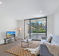 KOZYGURU WOLLI CREEK KOZY 3 BED APT  FREE PARKING NWC009 - Southport Accommodation
