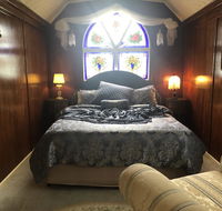 Krinklewood Cottage  Train Carriages - Southport Accommodation