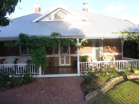 Lakeside Bed & Breakfast - Southport Accommodation 3