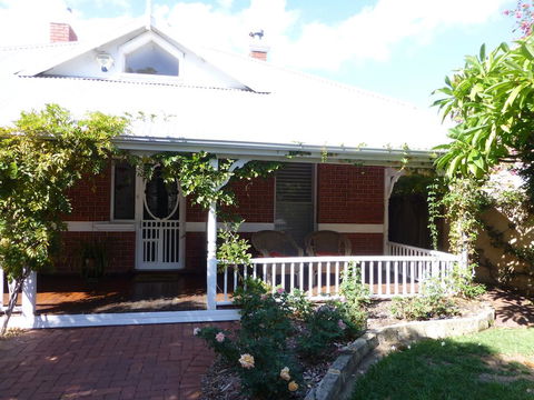 Lakeside Bed & Breakfast - Southport Accommodation 1