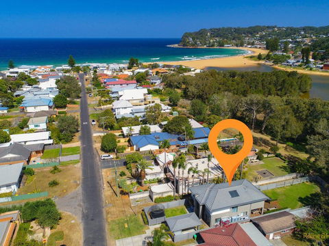 Lakeside Luxury - 13 Lake Street - Southport Accommodation 2