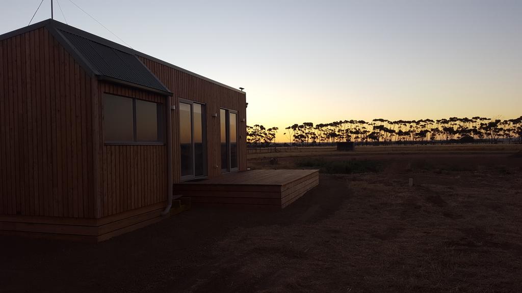 Lara VIC Southport Accommodation