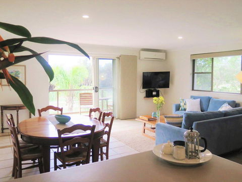 Lawson Beachfront - Southport Accommodation 2