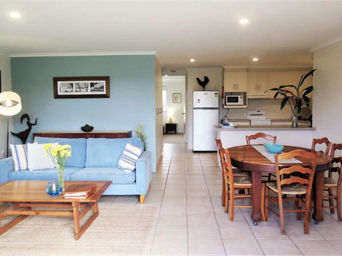 Lawson Beachfront - Southport Accommodation 0