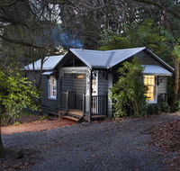 Leddicott Cottage - Southport Accommodation