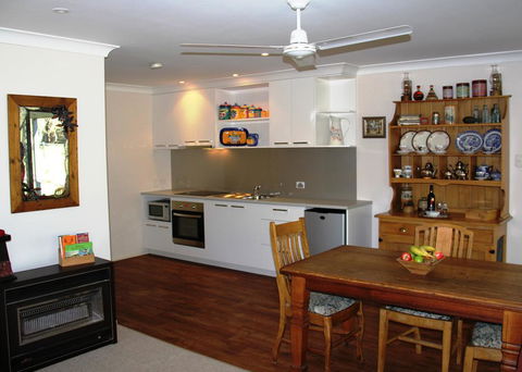 Leo's Rest Bathurst NSW - Southport Accommodation 2