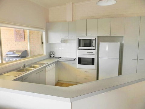 LIFE'S A BEACH - Southport Accommodation 3