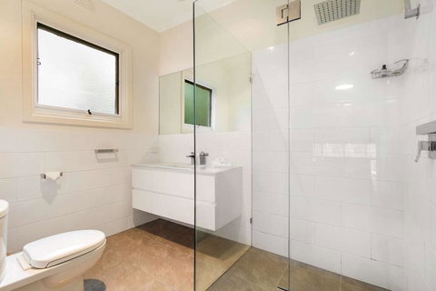 Lighthouse Cottage - Southport Accommodation 1