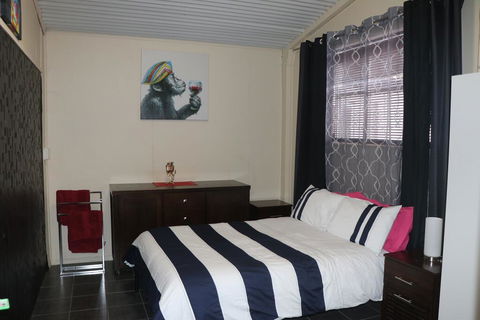 Linga Longa Spiritual Retreat - Southport Accommodation 1