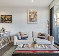 LUXURIOUS RIVERSIDE RESORT STYLE APARTMENTPOOLSPAGYMROOFTOP WITH CITY VIEWS - Southport Accommodation