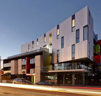 Luxury large modern apartment close to city parks shops and public transport - Southport Accommodation