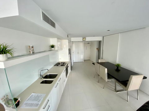 Luxury Large One Bedroom Surfers Paradise - Southport Accommodation 1