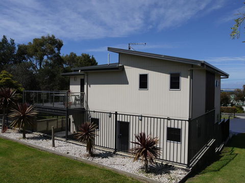 Luxury Near Old Pier Beach - Southport Accommodation 3
