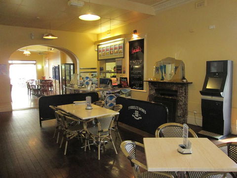 Maclean Hotel - Southport Accommodation 2