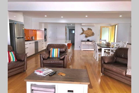 Magic Beach - Southport Accommodation 2
