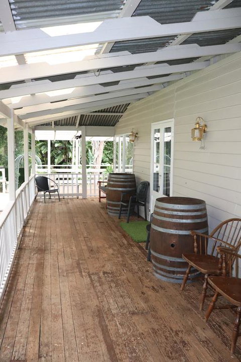 Mapleton Falls Farm House - Southport Accommodation 1