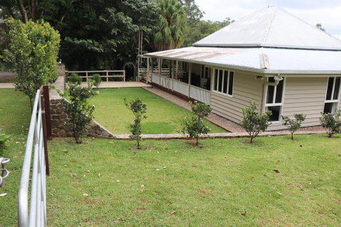 Mapleton Falls Farm House - Southport Accommodation 0