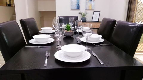 Modern 4-Bedroom House On Cunningham Near Singleton CBD Hunter Valley - Southport Accommodation 3
