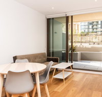 Modern Apartment in Darling Harbour - Accommodation Southport