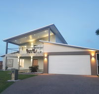 Modern Luxury Ocean Views - Southport Accommodation