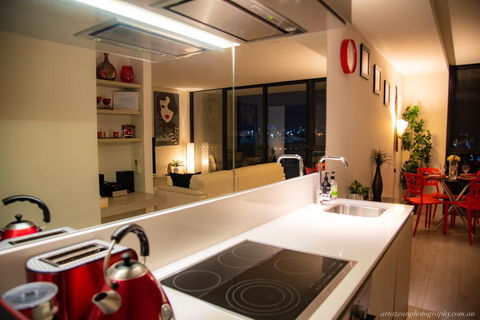 Modern, Clean, Luxury At The Right Price..... - Southport Accommodation 1