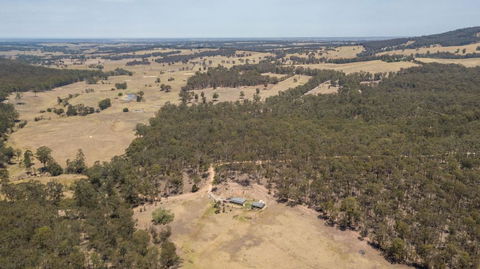 Mt Taylor Country Retreat-15 Minutes To Bairnsdale - Southport Accommodation 3