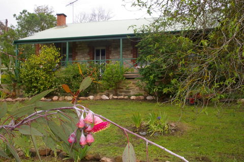 Naimanya Cottage - Southport Accommodation 2