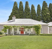 Nattai Lodge - house  cottage in beautiful garden - Southport Accommodation