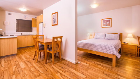 Dowler Apartments Subiaco - Southport Accommodation 6