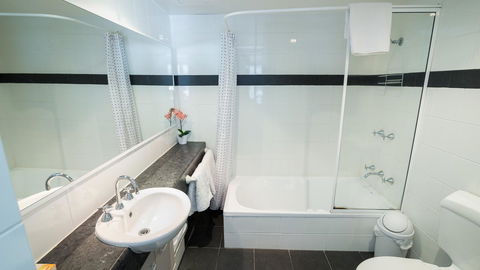 Dowler Apartments Subiaco - Southport Accommodation 13