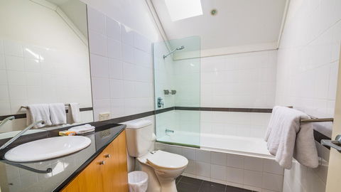 Dowler Apartments Subiaco - Southport Accommodation 11