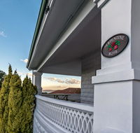 Serpentine Rose - Southport Accommodation