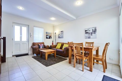Fremantle Townhouse U/5 - Southport Accommodation 4