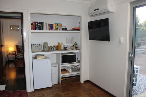 Jacaranda Hideaway Bed & Breakfast - Southport Accommodation 4
