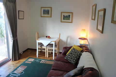 Jacaranda Hideaway Bed & Breakfast - Southport Accommodation 3