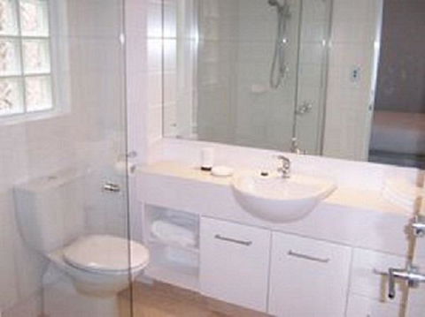 West End District Apartments - Southport Accommodation 23