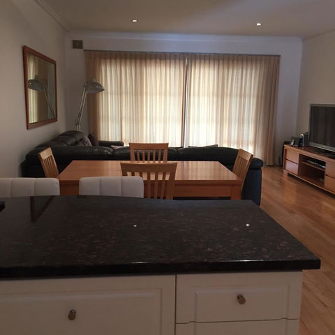 West End District Apartments - Southport Accommodation 14