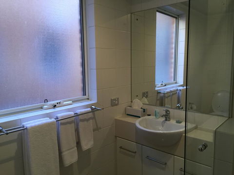 West End District Apartments - Southport Accommodation 6