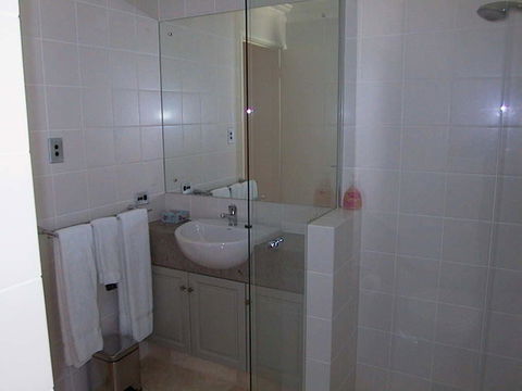 West End District Apartments - Southport Accommodation 19