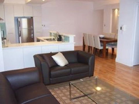 West End District Apartments - Southport Accommodation 24