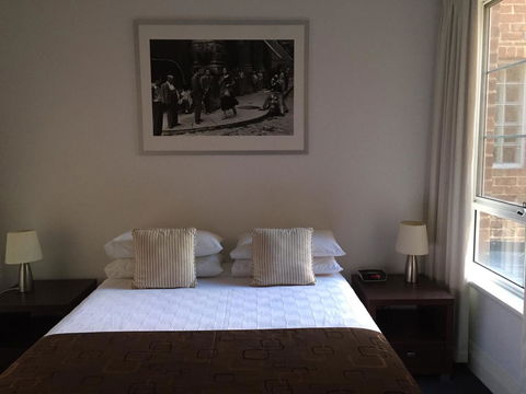 West End District Apartments - Southport Accommodation 5