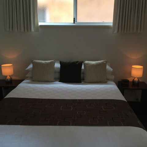 West End District Apartments - Southport Accommodation 4