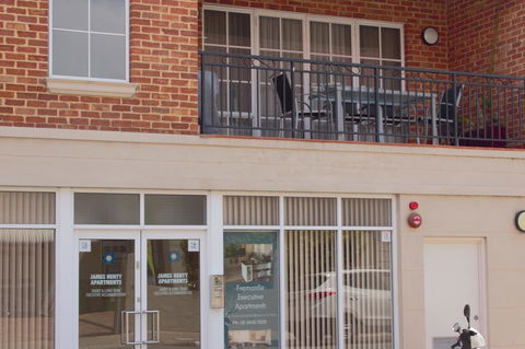West End District Apartments - Southport Accommodation 10
