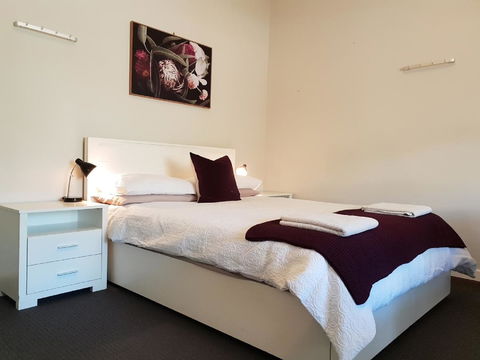 Stirling Apartments - Studio 1 - Southport Accommodation 6