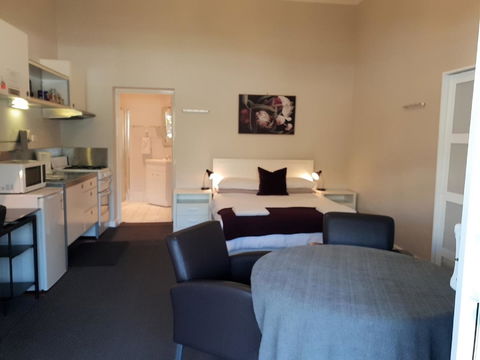 Stirling Apartments - Studio 1 - Southport Accommodation 4