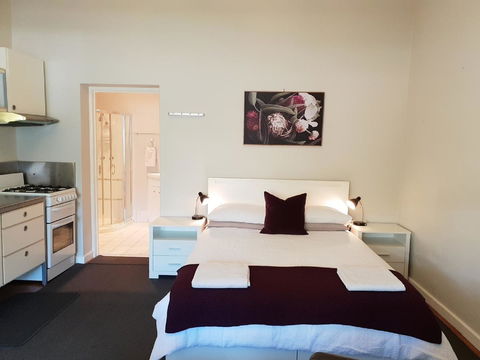 Stirling Apartments - Studio 1 - Southport Accommodation 8