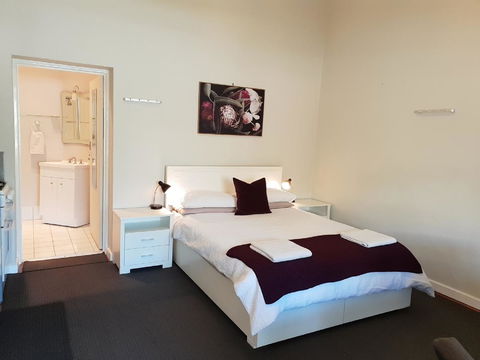 Stirling Apartments - Studio 1 - Southport Accommodation 0